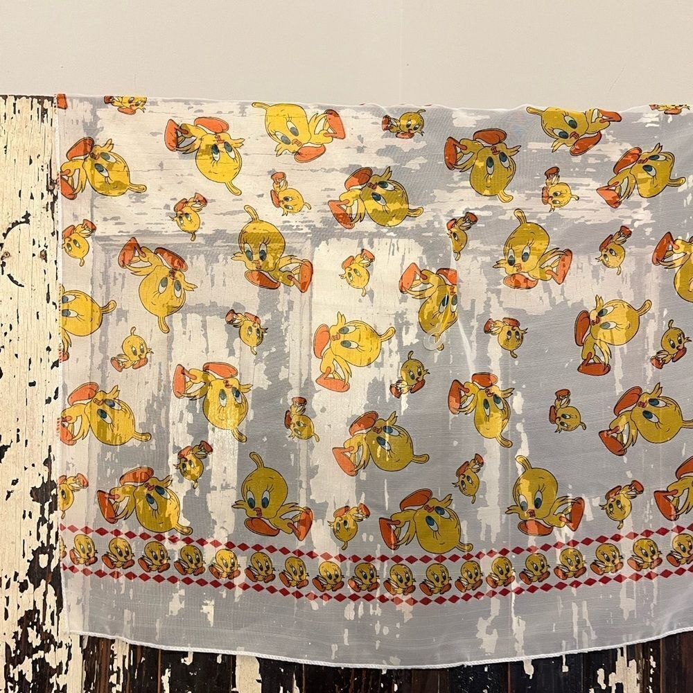 ‎Vintage Y2K Tweety Bird Looney Tunes polyester scarf.